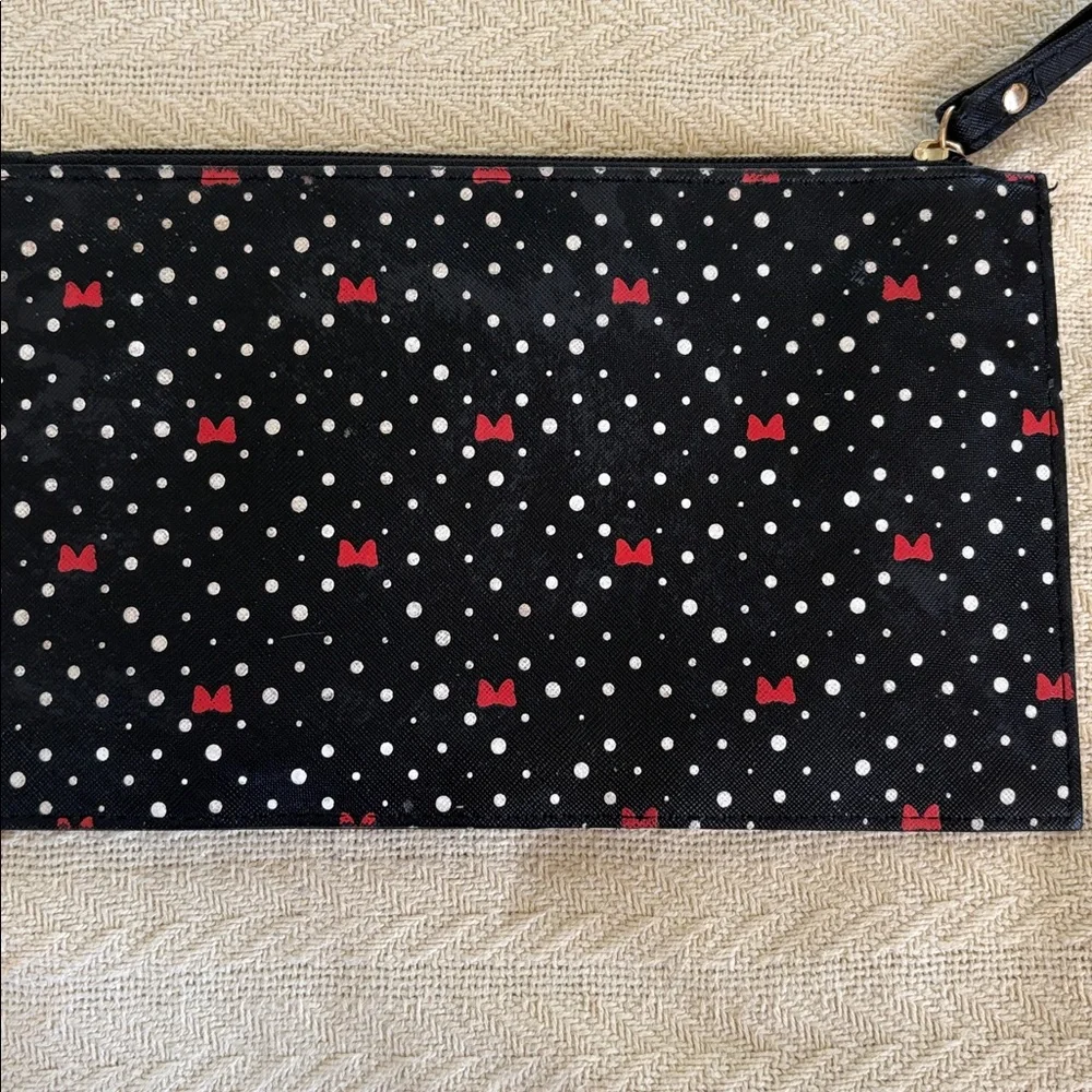 Disney Minnie Mouse Polka Dot Clutch Wristlet Wallet Purse